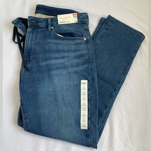 Uniqlo. Men’s EZY Jeans.  Slim Fit Tapered.